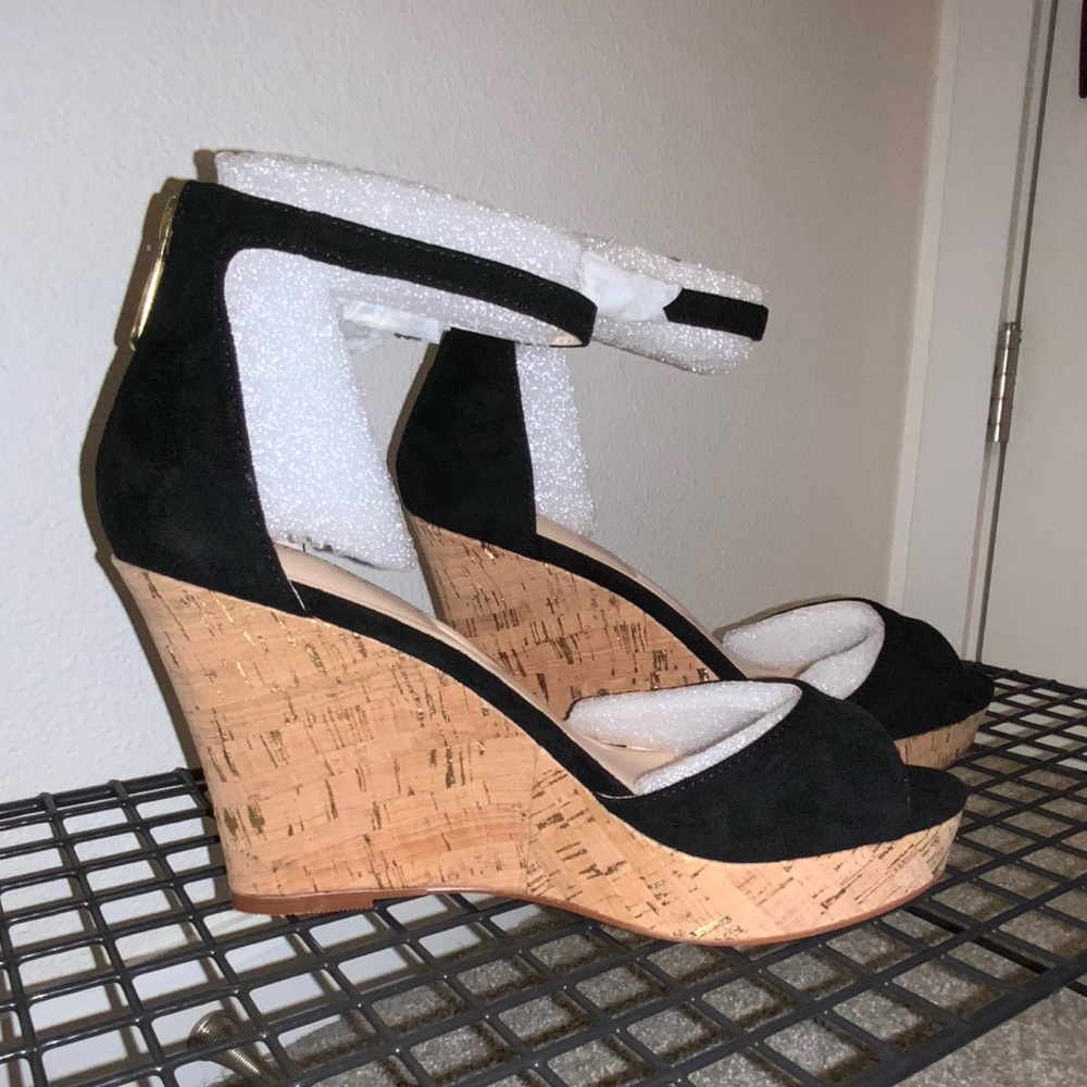 NWT Charles David wedge heels